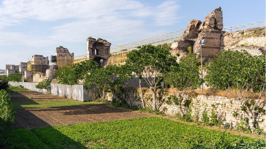 Sophie-Therese Trenka-Dalton, The Land Walls of Istanbul: View from the Theodosian Walls towards the Sea of Marmara in the South, 2022, video, 2021’den bu yana devam eden çalışma, görsel sanatçının izniyle.